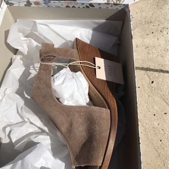 Beautiful Italian leather Sophia Milano sandals - Picture 3 of 5